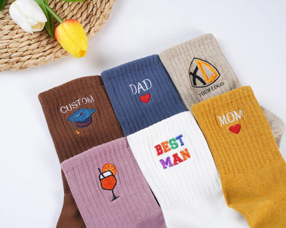 Individuelle Vintage-Socken, bestickte Socken. Unisex-Baumwollsocken mit personalisiertem Textlogo, Mama-Papa-Socken, Partygeschenk, Familiengeschenk.