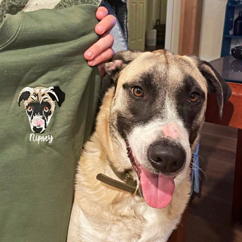 Personalisiertes Sweatshirt mit Haustiergesicht und Haustiernamen Individuell besticktes